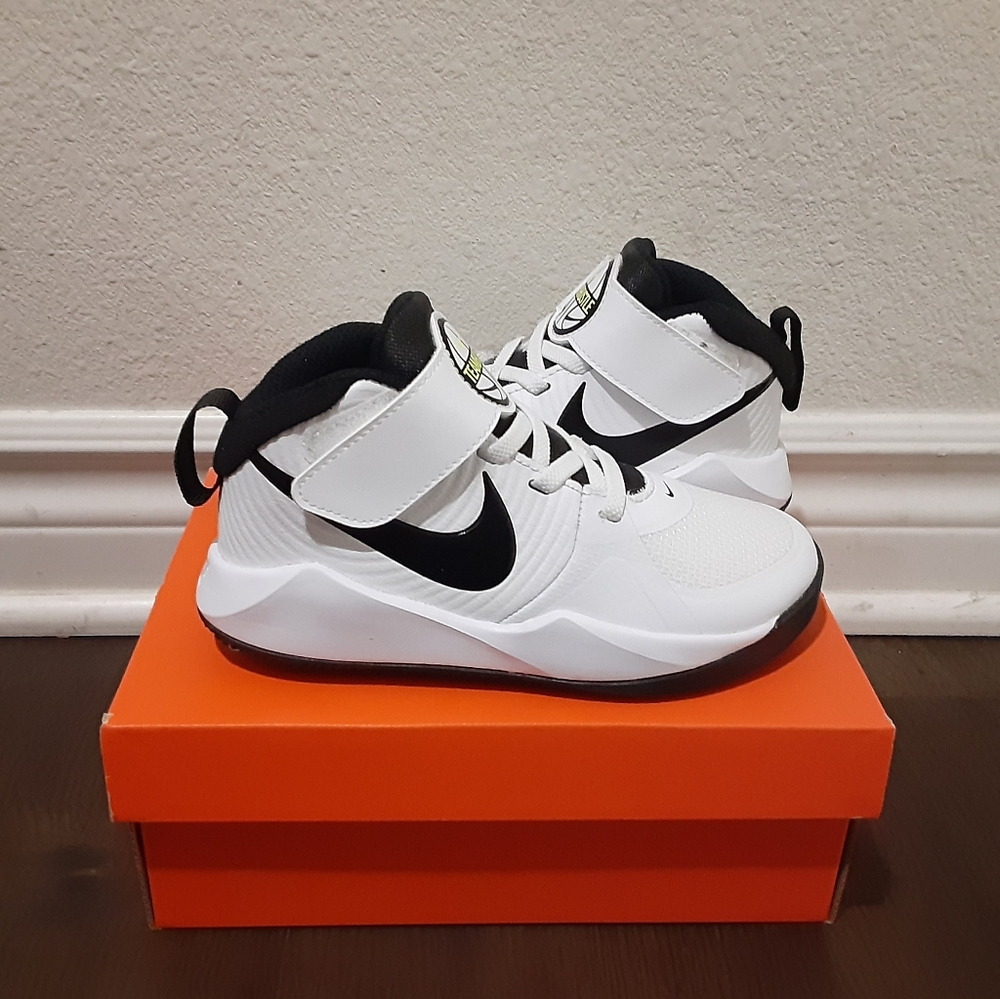 Nike - Picture 1 of 4